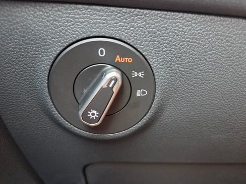 New 2026 Volkswagen Taos SE FWD image 11