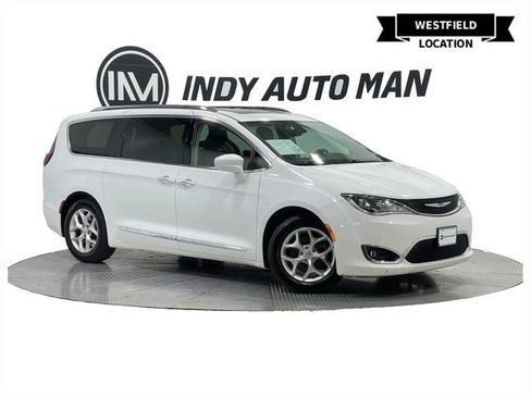 Used 2018 Chrysler Pacifica Touring-L Plus image 1