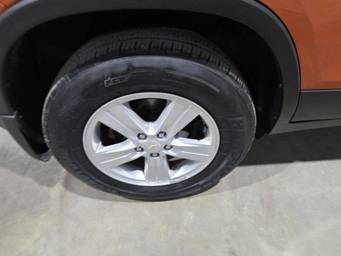 Used 2015 Chevrolet Trax LT w/ LT Sun and Sound Package AWD/4WD image 18