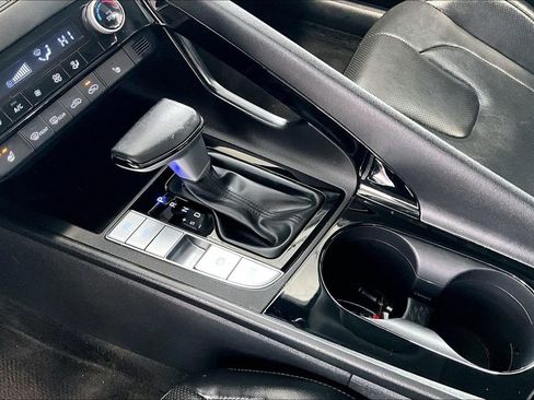 Used 2023 Hyundai Elantra Limited image 16