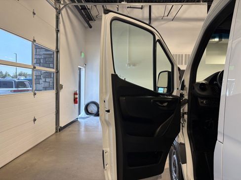 Used 2023 Mercedes-Benz Sprinter 1500 image 27