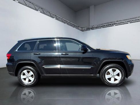 Used 2011 Jeep Grand Cherokee Laredo image 3