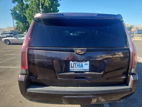 Used 2018 Cadillac Escalade Platinum AWD/4WD image 12