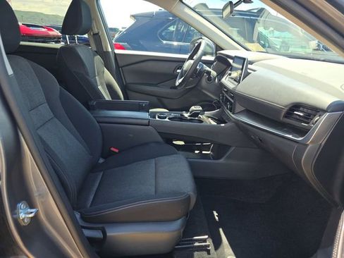 Used 2025 Nissan Rogue SV AWD/4WD image 6