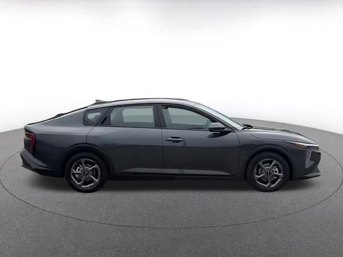 Used 2025 Kia K4 LXS image 12