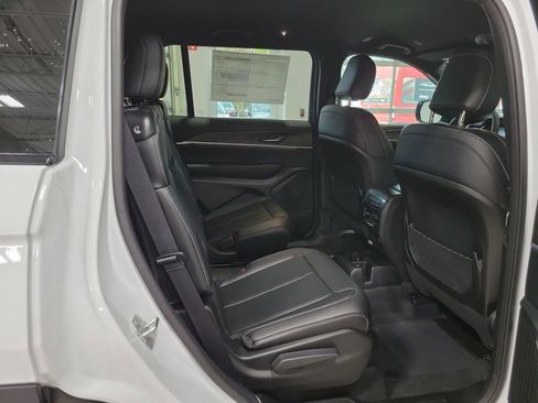 New 2025 Jeep Grand Cherokee L Limited image 10