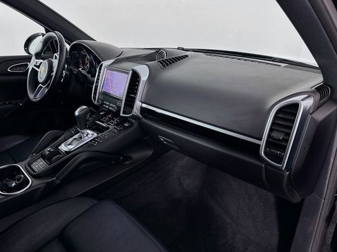 Used 2017 Porsche Cayenne image 30