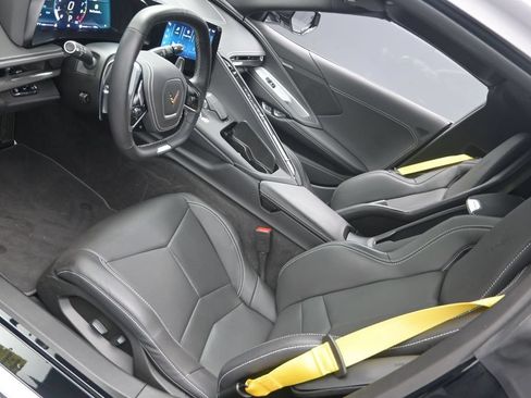 Used 2025 Chevrolet Corvette Z06 RWD image 16
