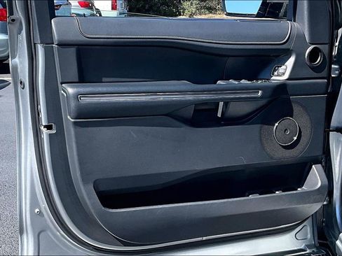 Used 2024 Ford Expedition Max XLT image 20