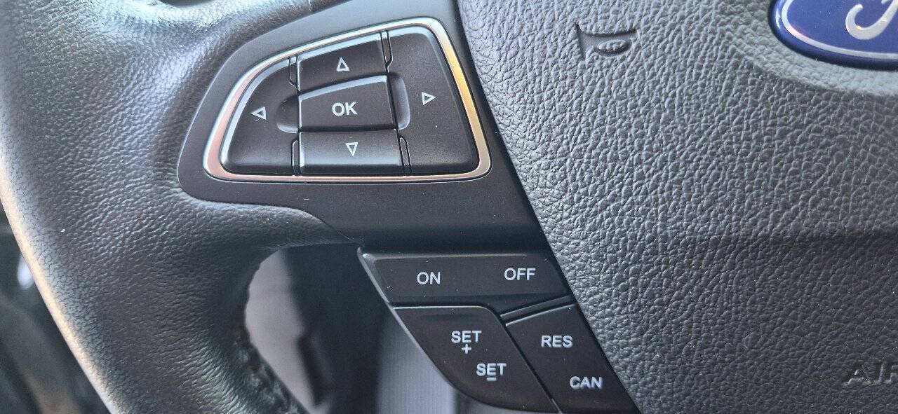 Used 2017 Ford Escape Titanium AWD/4WD image 17