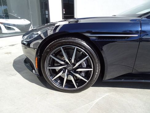 Used 2021 Aston Martin DB11 Coupe image 10
