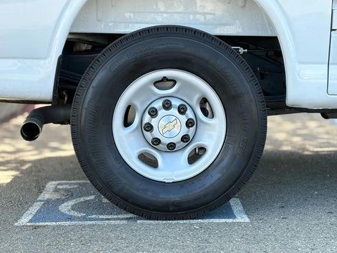Used 2025 Chevrolet Express 2500 w/ Driver Convenience Package image 23