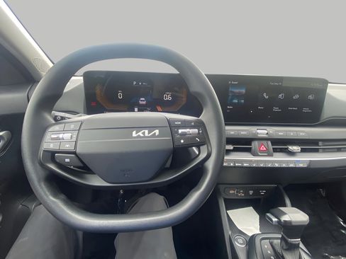 Used 2025 Kia K4 FWD image 11
