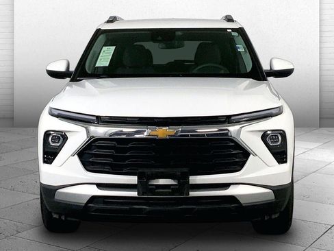 Used 2025 Chevrolet TrailBlazer LT AWD/4WD image 2
