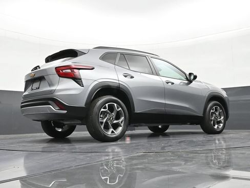 Used 2024 Chevrolet Trax LT w/ Driver Confidence Package FWD image 24