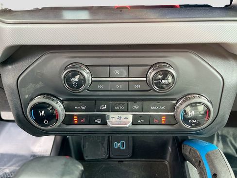 Used 2024 Ford Bronco Black Diamond image 16