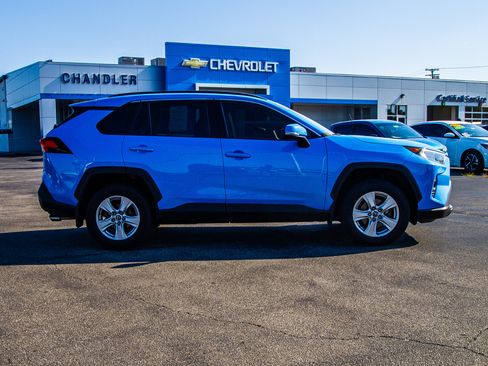Used 2020 Toyota RAV4 XLE w/ XLE Grade Weather Package AWD/4WD image 8