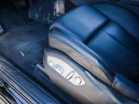 Certified 2025 Porsche Macan image 14