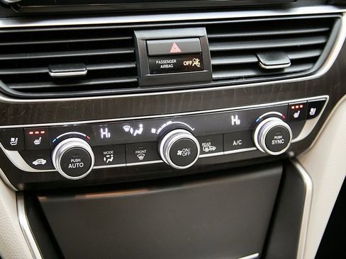 Used 2021 Honda Accord Touring image 19