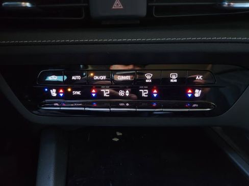 Used 2023 Buick Envision Avenir AWD/4WD image 18
