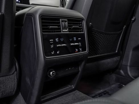 Certified 2025 Porsche Cayenne AWD/4WD image 25