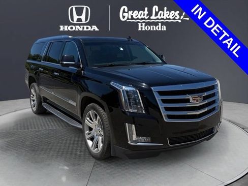Used 2017 Cadillac Escalade ESV Luxury RWD image 1