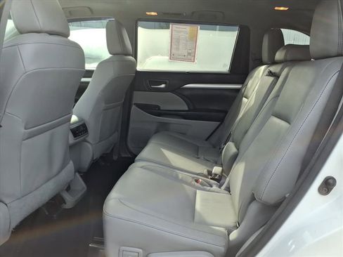 Used 2017 Toyota Highlander XLE image 10