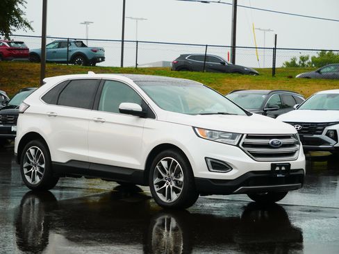 Used 2018 Ford Edge Titanium w/ Equipment Group 301A AWD/4WD image 4