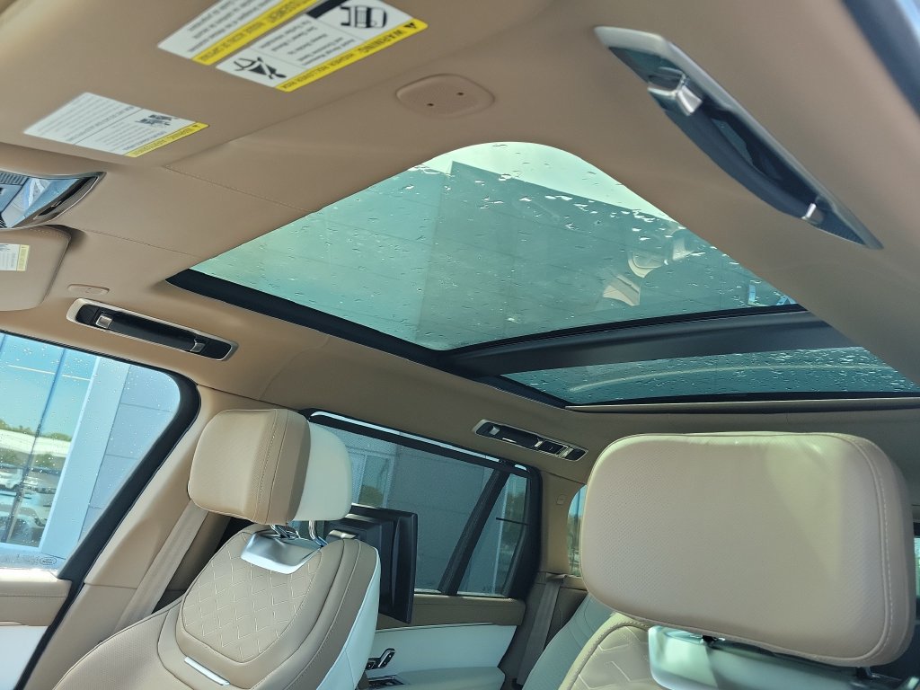 New 2026 Land Rover Range Rover SV AWD/4WD image 28