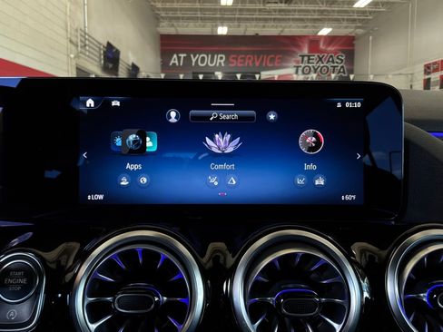 Used 2025 Mercedes-Benz GLA 250 image 33