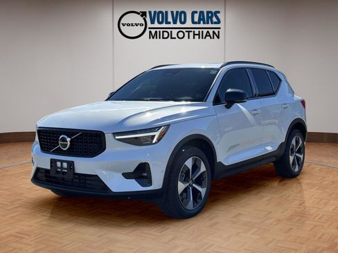 New 2026 Volvo XC40 B4 Plus w/ Protection Package Premier FWD image 7