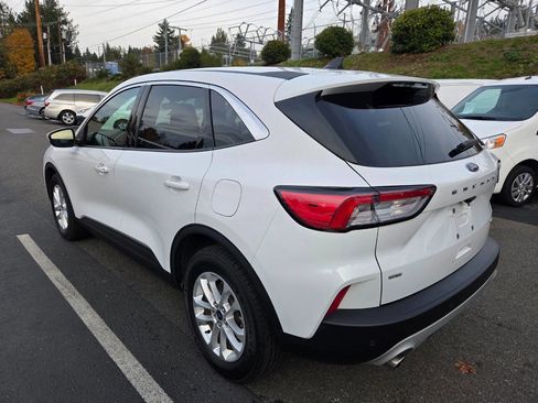 Used 2021 Ford Escape SE image 5