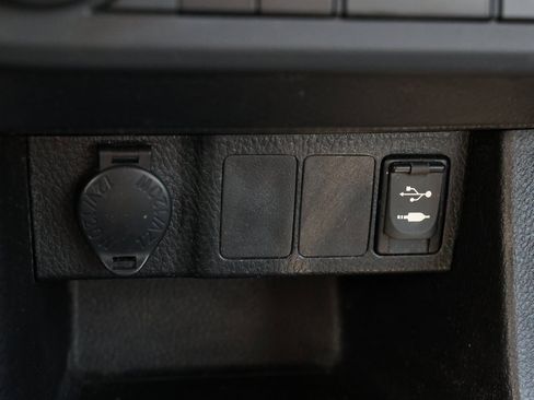 Used 2014 Toyota Corolla LE image 21