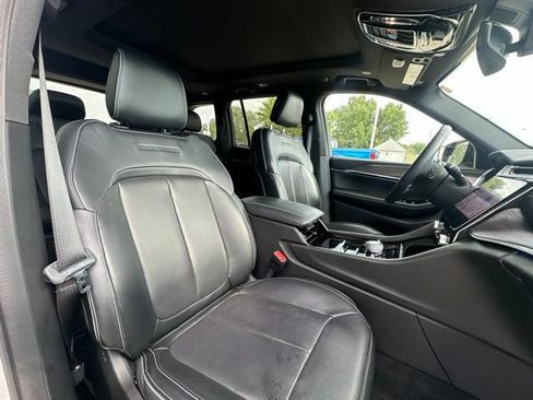 Used 2022 Jeep Grand Cherokee Overland AWD/4WD image 16