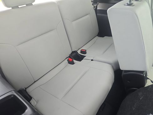 Used 2025 Mitsubishi Outlander SE AWD/4WD image 12