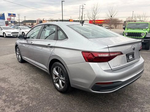 Used 2024 Volkswagen Jetta SE FWD image 9