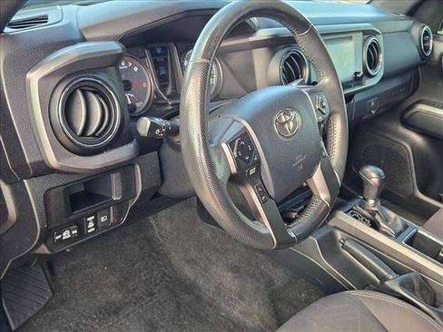 Used 2018 Toyota Tacoma TRD Off-Road RWD image 7