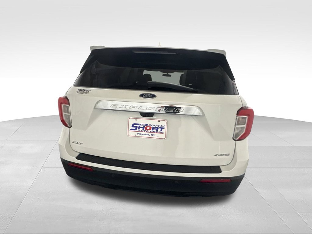 Used 2023 Ford Explorer XLT AWD/4WD image 10
