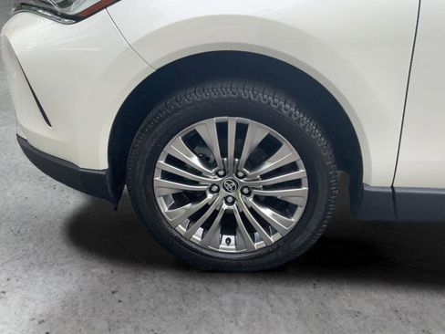 Used 2022 Toyota Venza XLE AWD/4WD image 24