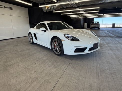 Used 2017 Porsche 718 Cayman S image 6