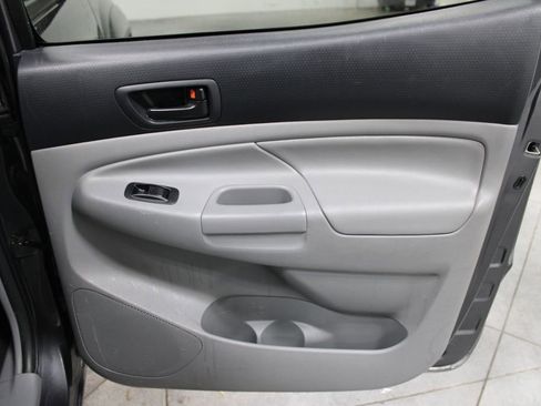 Used 2014 Toyota Tacoma Base image 27