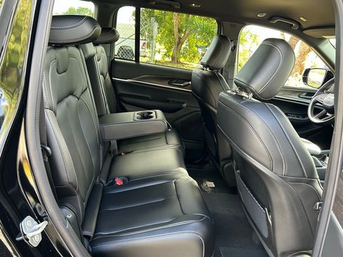New 2025 Jeep Grand Cherokee Limited w/ Black Appearance Package image 37