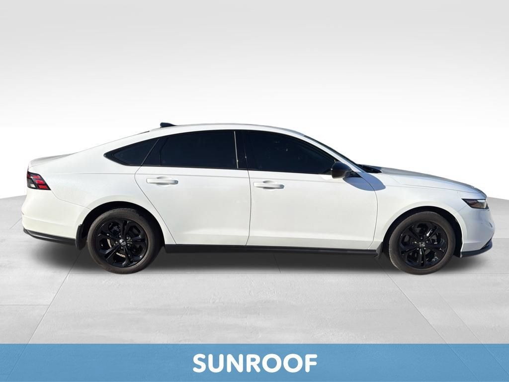 Used 2025 Honda Accord SE image 18