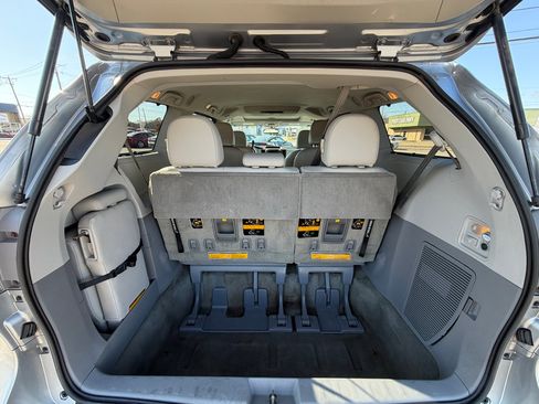 Used 2012 Toyota Sienna XLE image 20