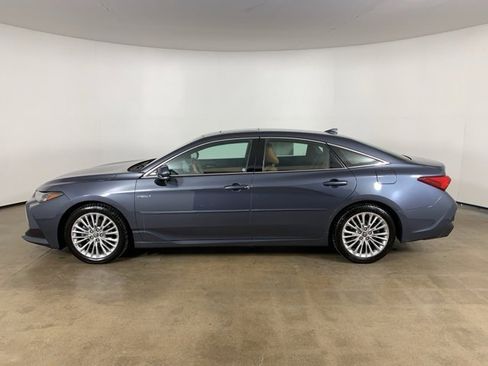 Used 2020 Toyota Avalon Limited image 16