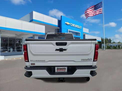 Used 2024 Chevrolet Silverado 2500 High Country w/ Technology Package AWD/4WD image 4