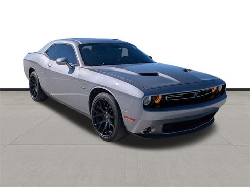Used 2018 Dodge Challenger R/T image 4