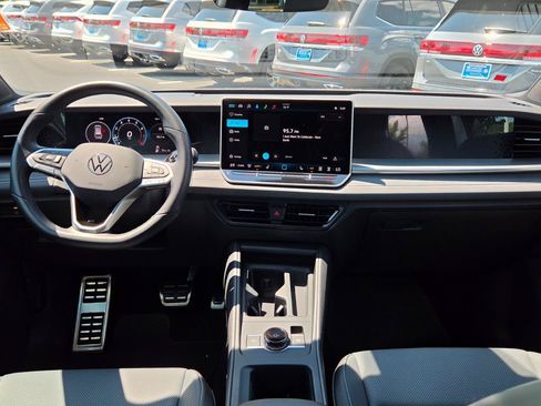 Certified 2025 Volkswagen Tiguan SE R-Line AWD/4WD image 51