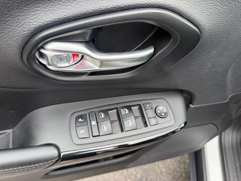 Used 2023 Jeep Cherokee Altitude Lux AWD/4WD image 20