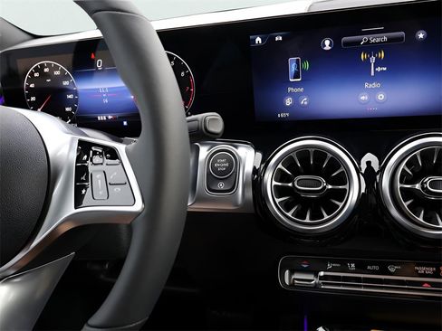 New 2025 Mercedes-Benz GLB 250 4MATIC image 29